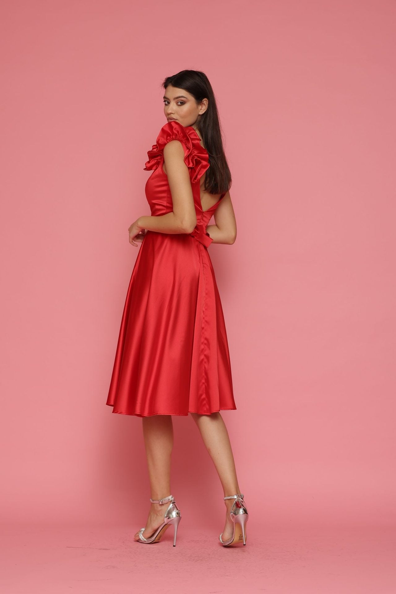 Rochie elegantă cu fustă cloș Felicia Pearl Dream 🤍 – rochie albă pentru cununie civilă cu floare pe umăr