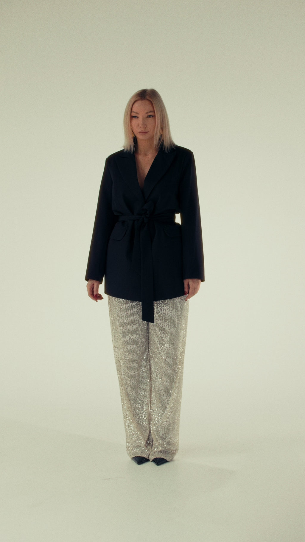 Costum cu sacou oversized și pantaloni din paiete Vezuvio Glam Silver