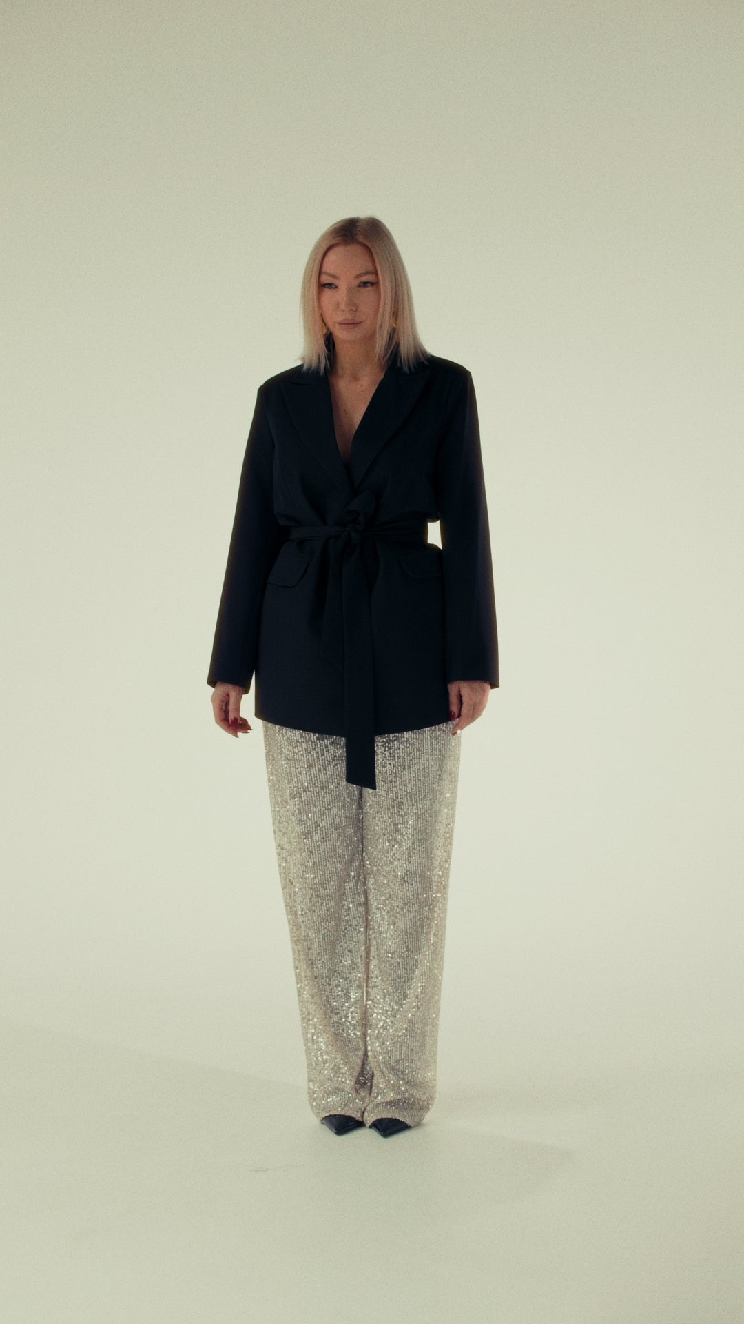 Costum cu sacou oversized și pantaloni din paiete Vezuvio Glam Silver