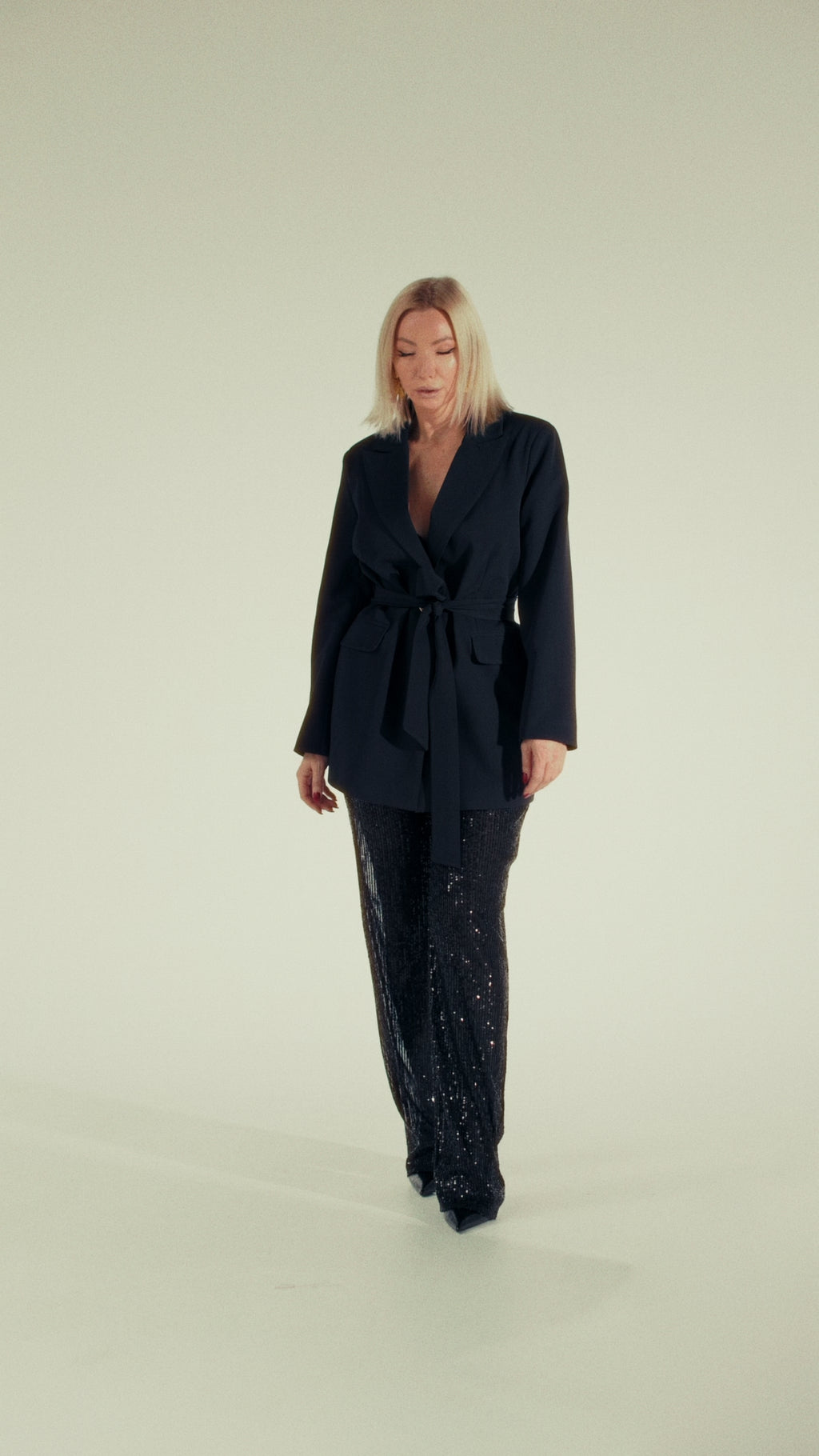 Costum cu sacou oversized și pantaloni din paiete Vezuvio Glam Black