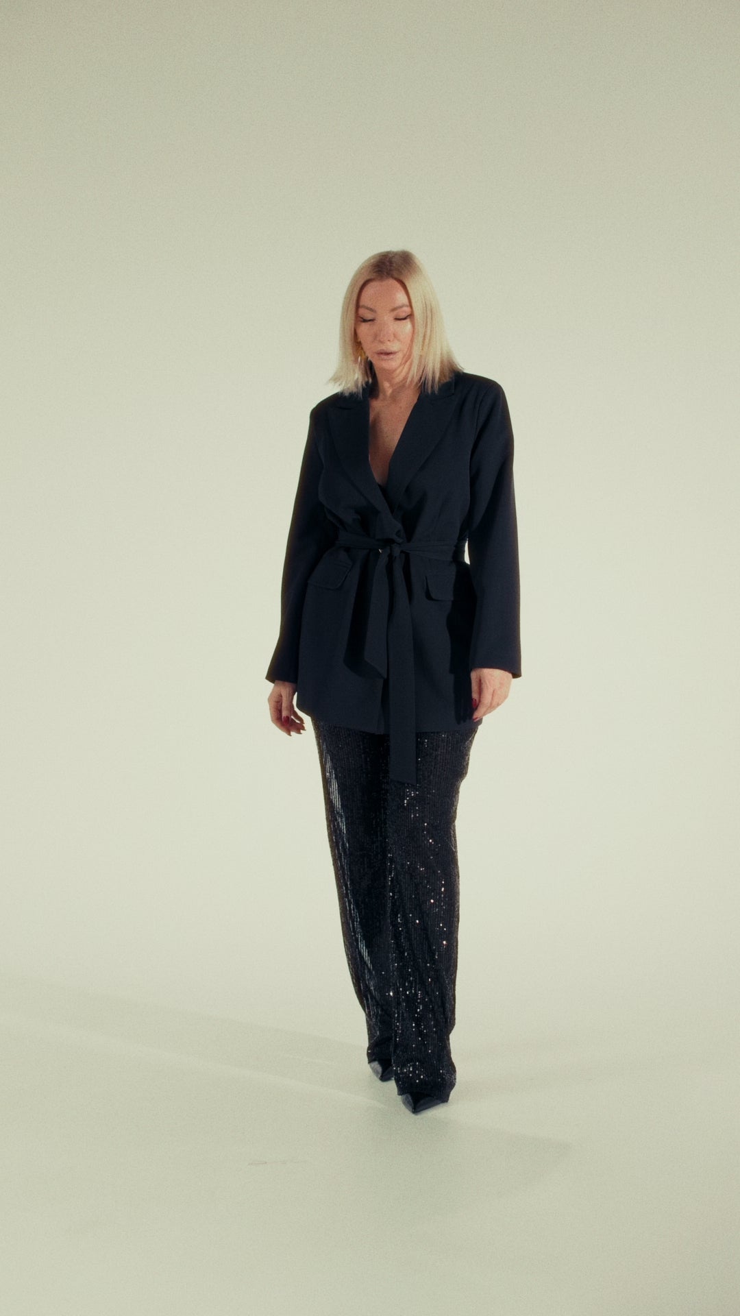 Costum cu sacou oversized și pantaloni din paiete Vezuvio Glam Black